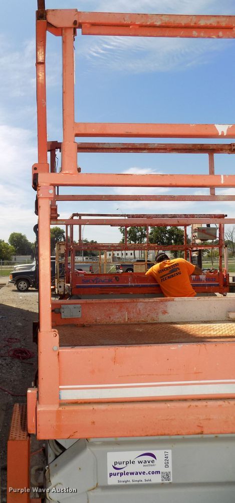 image for item DG2417 1999 Sky Jack SJIII 4832 scissor lift
