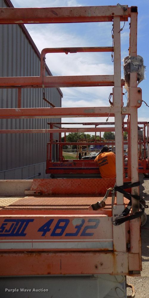 image for item DG2417 1999 Sky Jack SJIII 4832 scissor lift