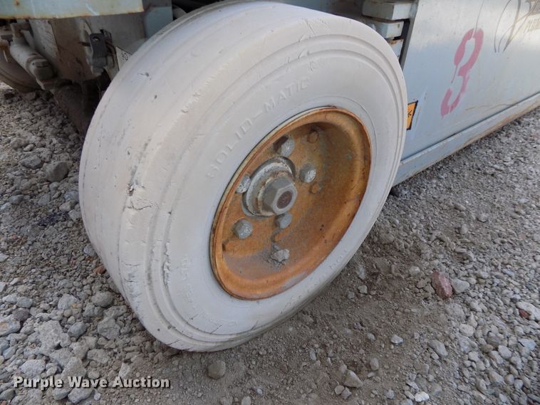 image for item DG2417 1999 Sky Jack SJIII 4832 scissor lift