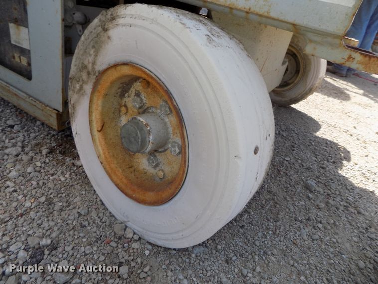 image for item DG2417 1999 Sky Jack SJIII 4832 scissor lift