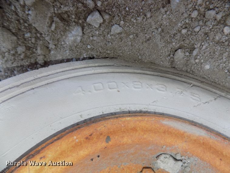 image for item DG2417 1999 Sky Jack SJIII 4832 scissor lift