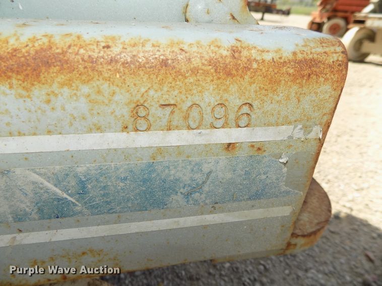 image for item DG2417 1999 Sky Jack SJIII 4832 scissor lift