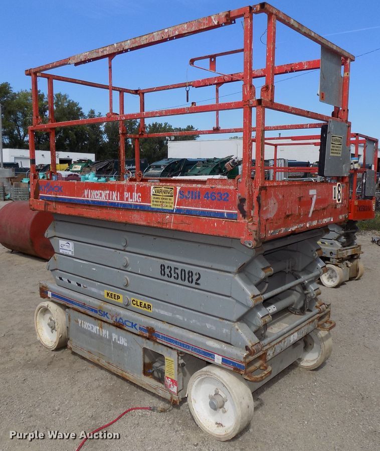 image for item DG2418 Sky Jack SJ4632 scissor lift
