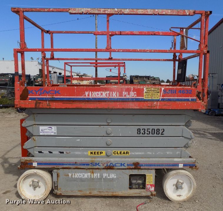 image for item DG2418 Sky Jack SJ4632 scissor lift