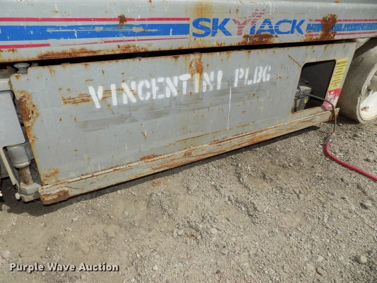 image for item DG2418 Sky Jack SJ4632 scissor lift