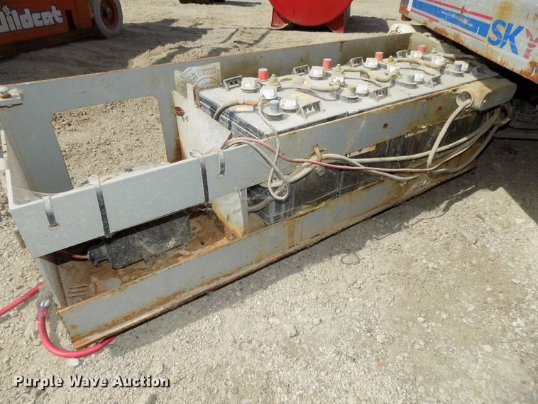 image for item DG2418 Sky Jack SJ4632 scissor lift