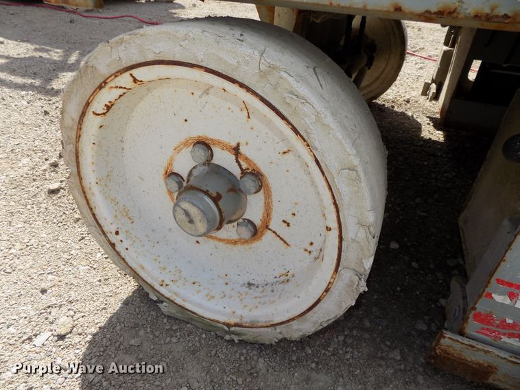 image for item DG2418 Sky Jack SJ4632 scissor lift