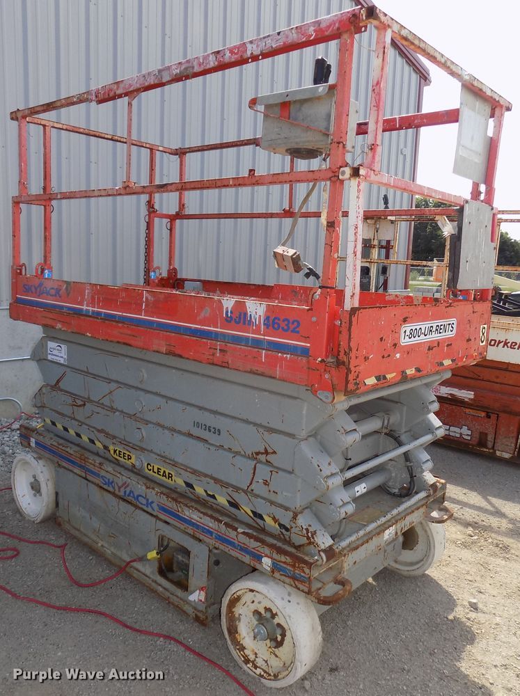 image for item DG2419 2007 Skyjack SJIII 4632 scissor lift