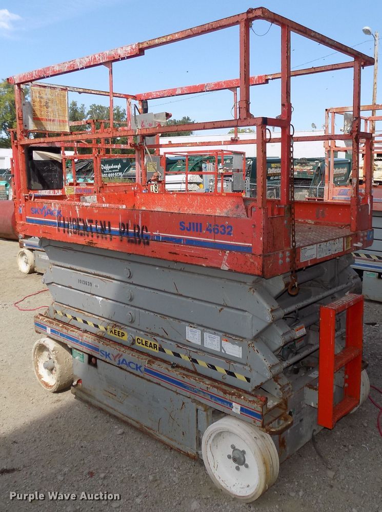 image for item DG2419 2007 Skyjack SJIII 4632 scissor lift