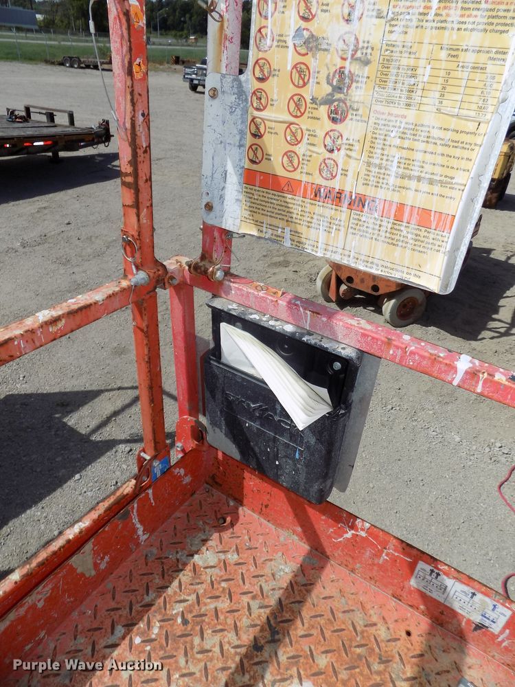 image for item DG2419 2007 Skyjack SJIII 4632 scissor lift