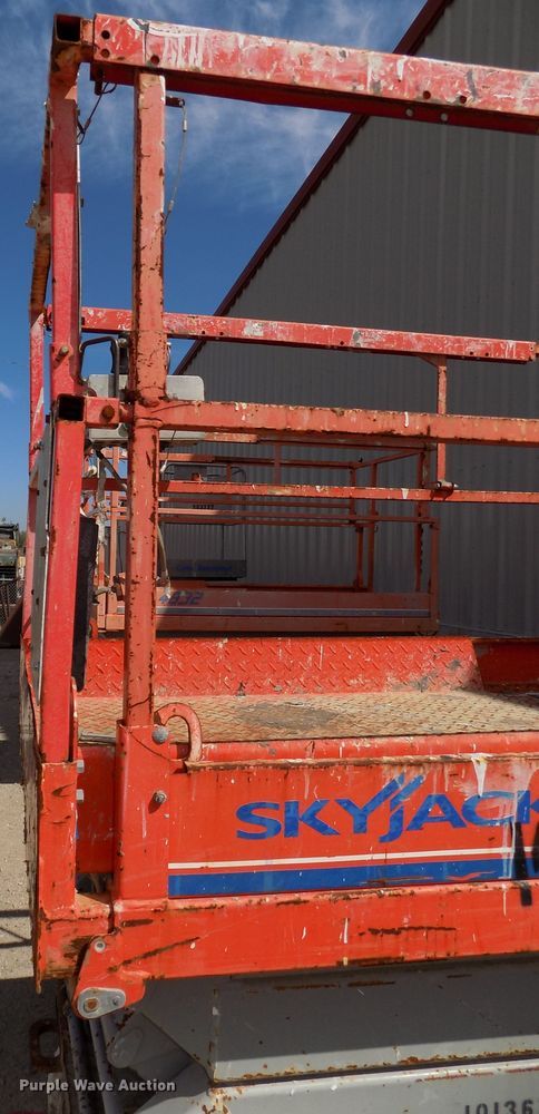 image for item DG2419 2007 Skyjack SJIII 4632 scissor lift