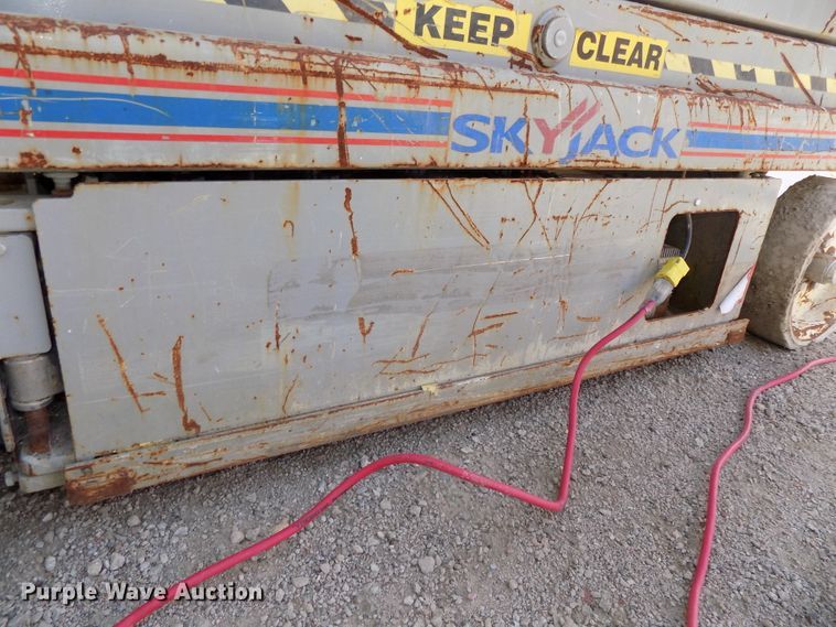 image for item DG2419 2007 Skyjack SJIII 4632 scissor lift