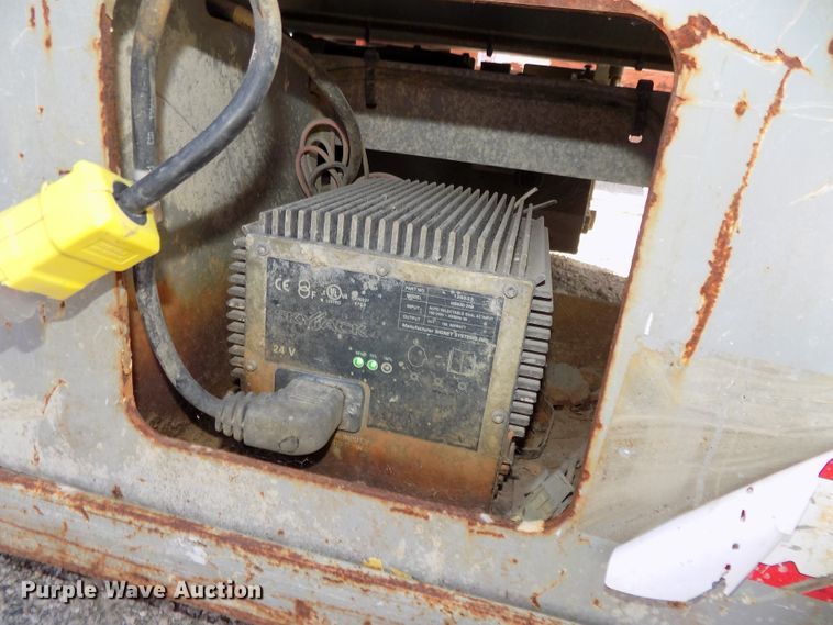 image for item DG2419 2007 Skyjack SJIII 4632 scissor lift