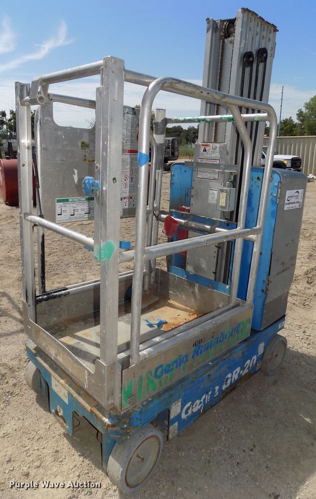 image for item DG2422 2008 Genie GR20 vertical lift