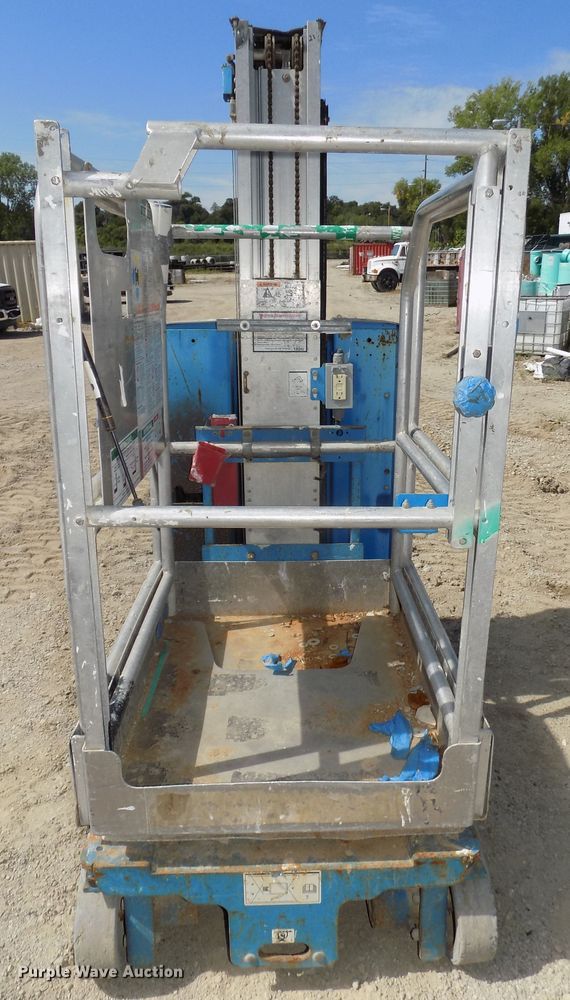 image for item DG2422 2008 Genie GR20 vertical lift