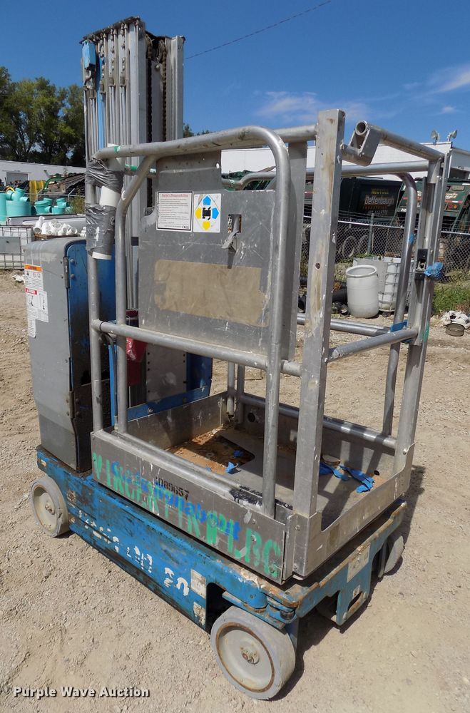 image for item DG2422 2008 Genie GR20 vertical lift