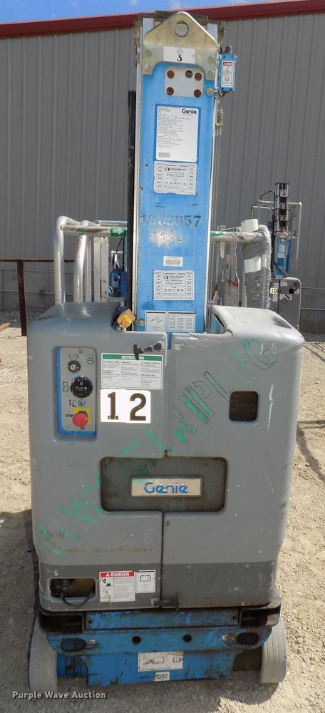 image for item DG2422 2008 Genie GR20 vertical lift