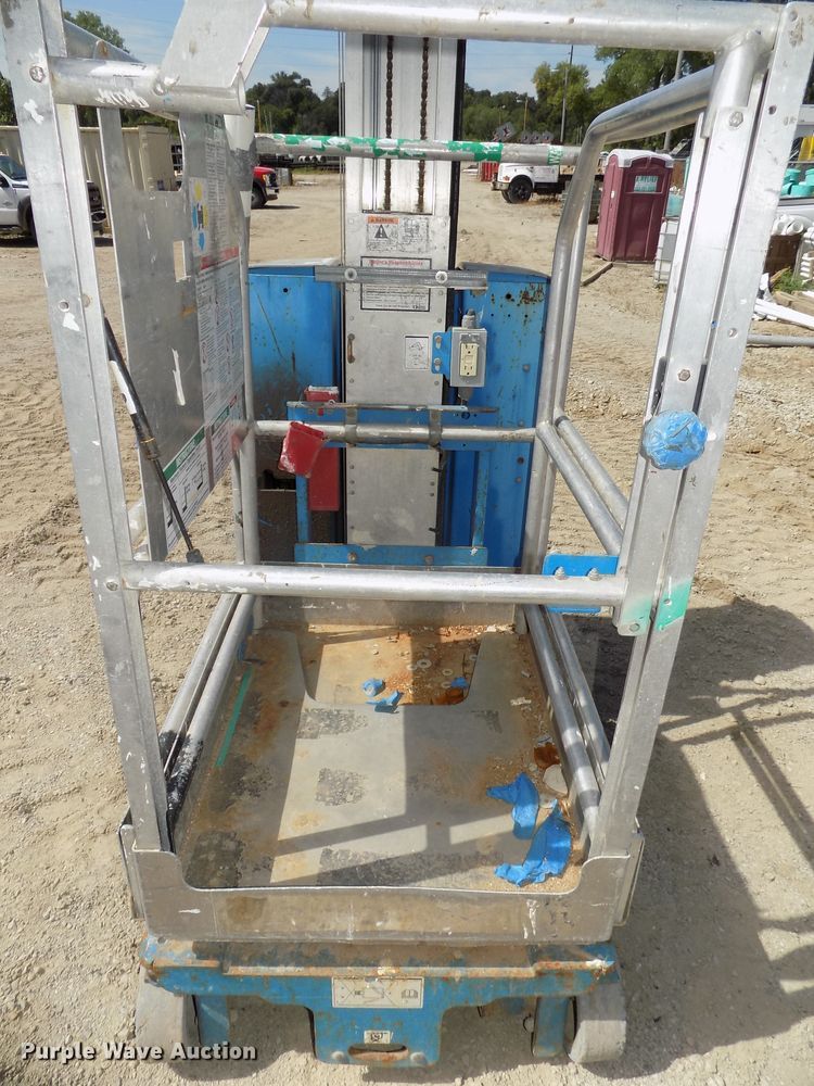 image for item DG2422 2008 Genie GR20 vertical lift