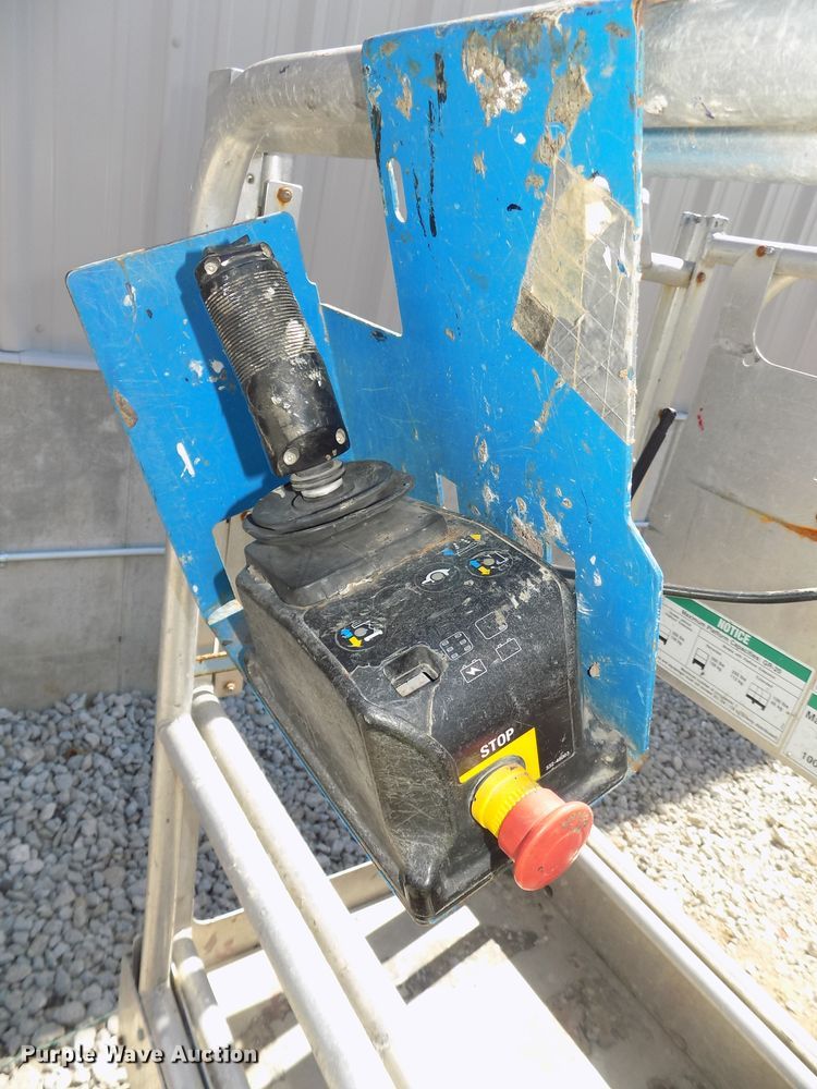 image for item DG2422 2008 Genie GR20 vertical lift