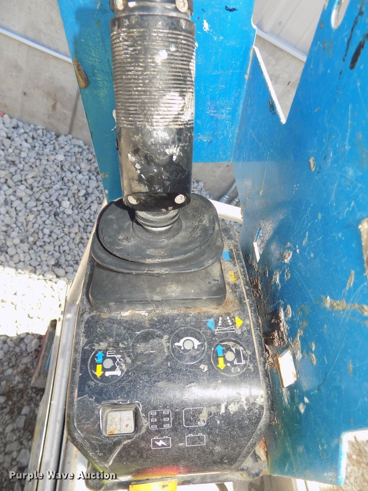 image for item DG2422 2008 Genie GR20 vertical lift