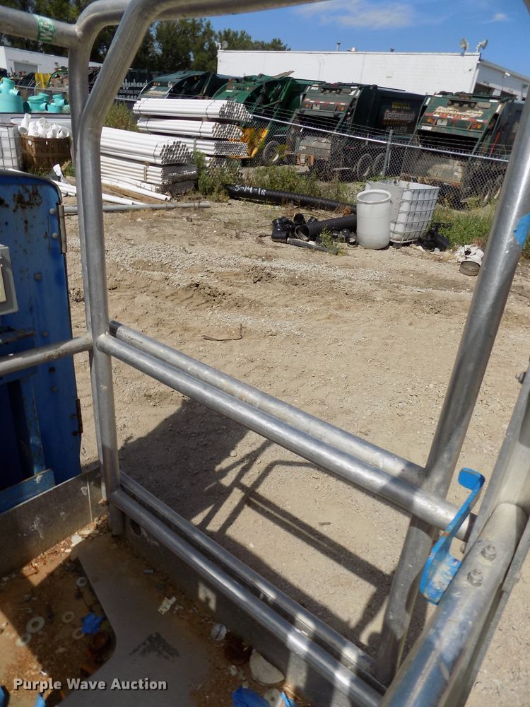 image for item DG2422 2008 Genie GR20 vertical lift