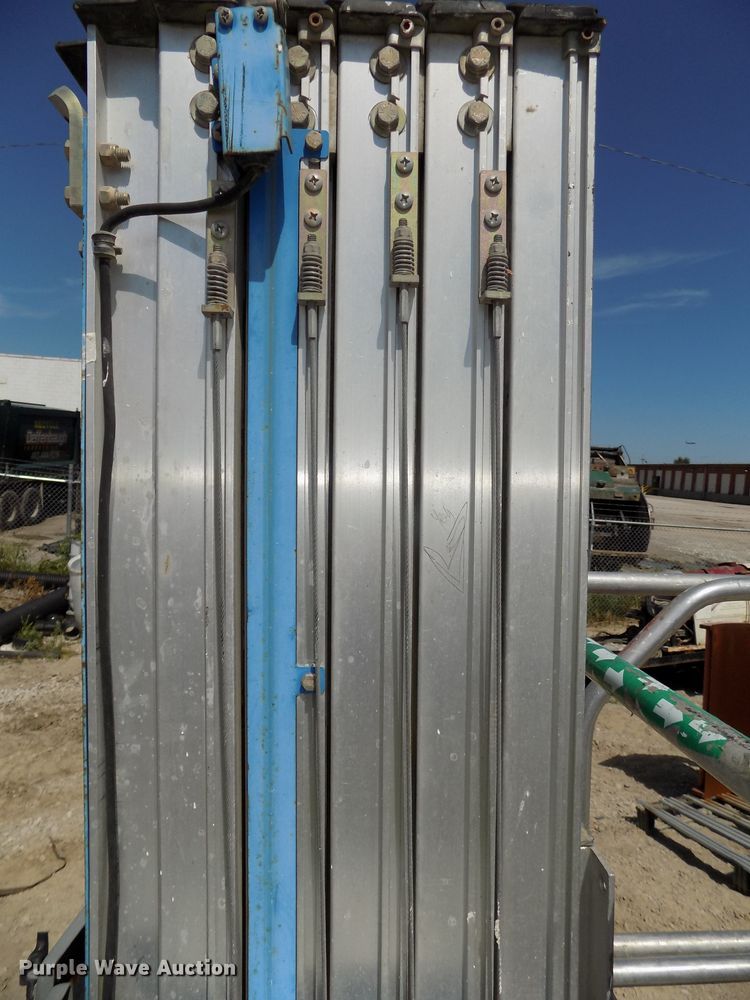 image for item DG2422 2008 Genie GR20 vertical lift