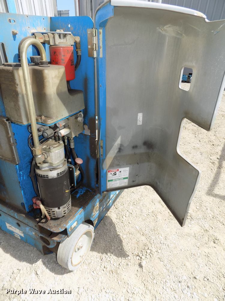image for item DG2422 2008 Genie GR20 vertical lift