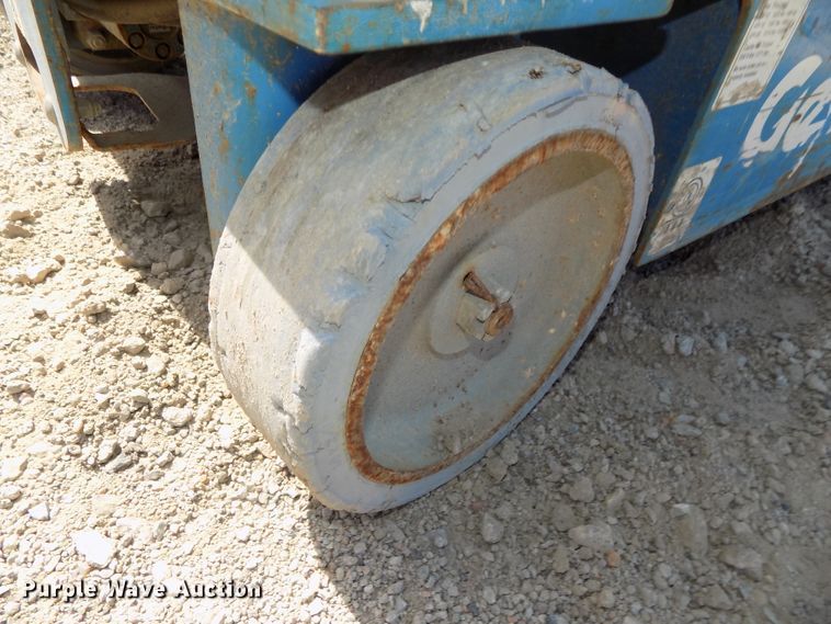 image for item DG2422 2008 Genie GR20 vertical lift