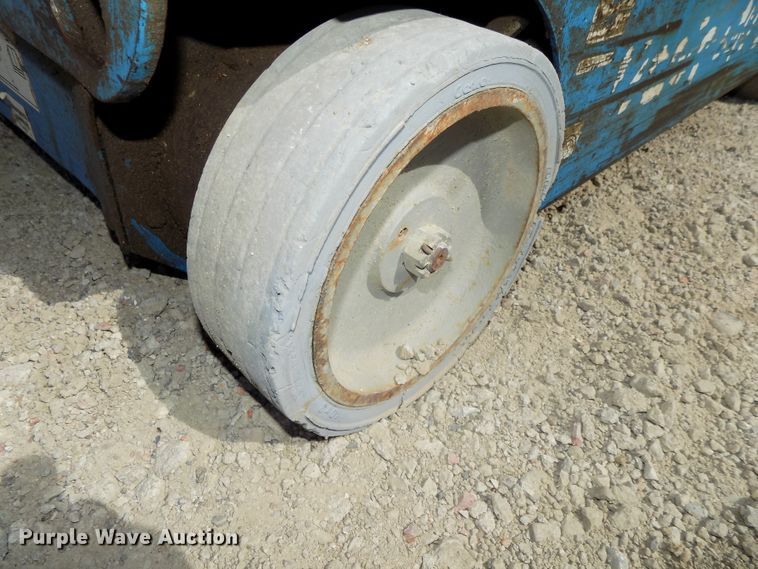 image for item DG2422 2008 Genie GR20 vertical lift