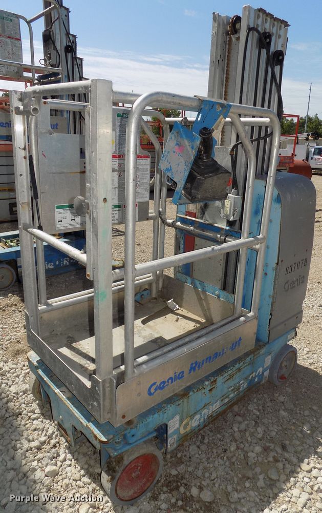 image for item DG2423 2007 Genie GR20 vertical lift
