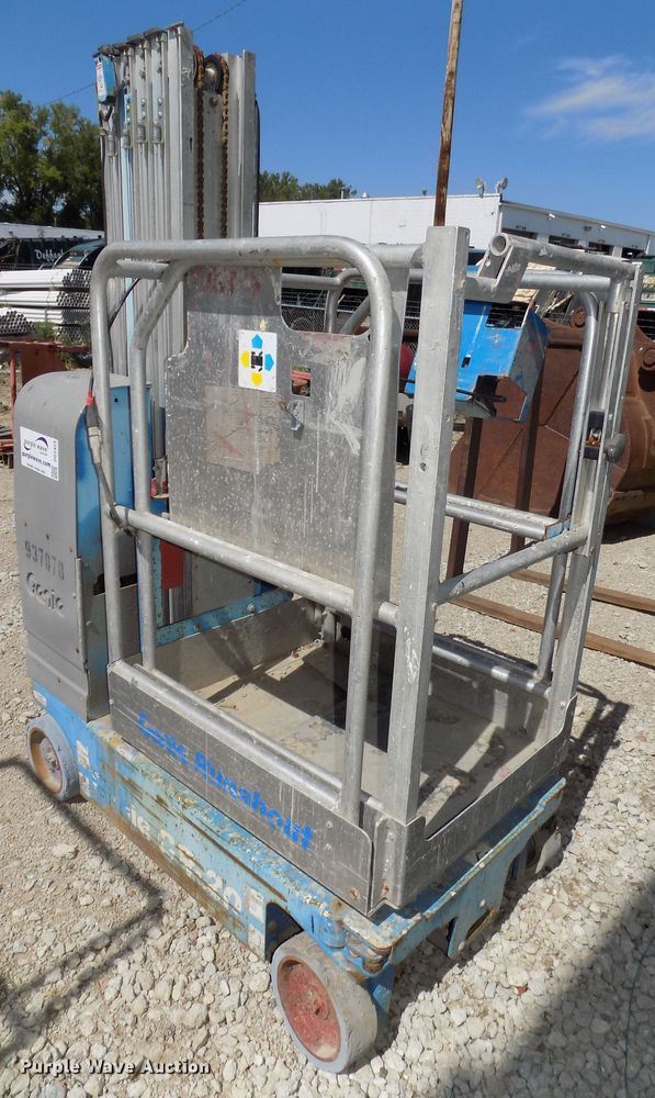 image for item DG2423 2007 Genie GR20 vertical lift