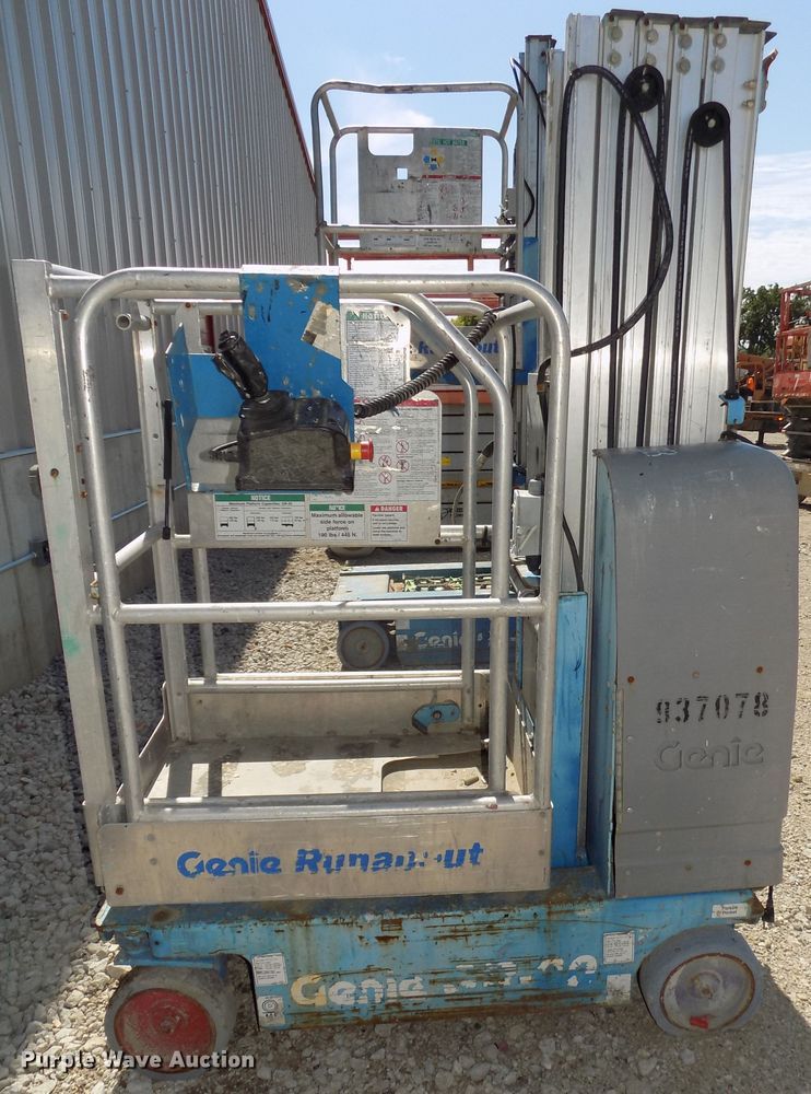 image for item DG2423 2007 Genie GR20 vertical lift