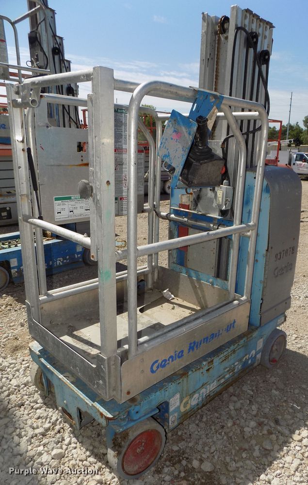image for item DG2423 2007 Genie GR20 vertical lift