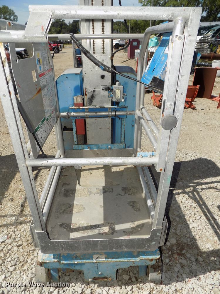 image for item DG2423 2007 Genie GR20 vertical lift