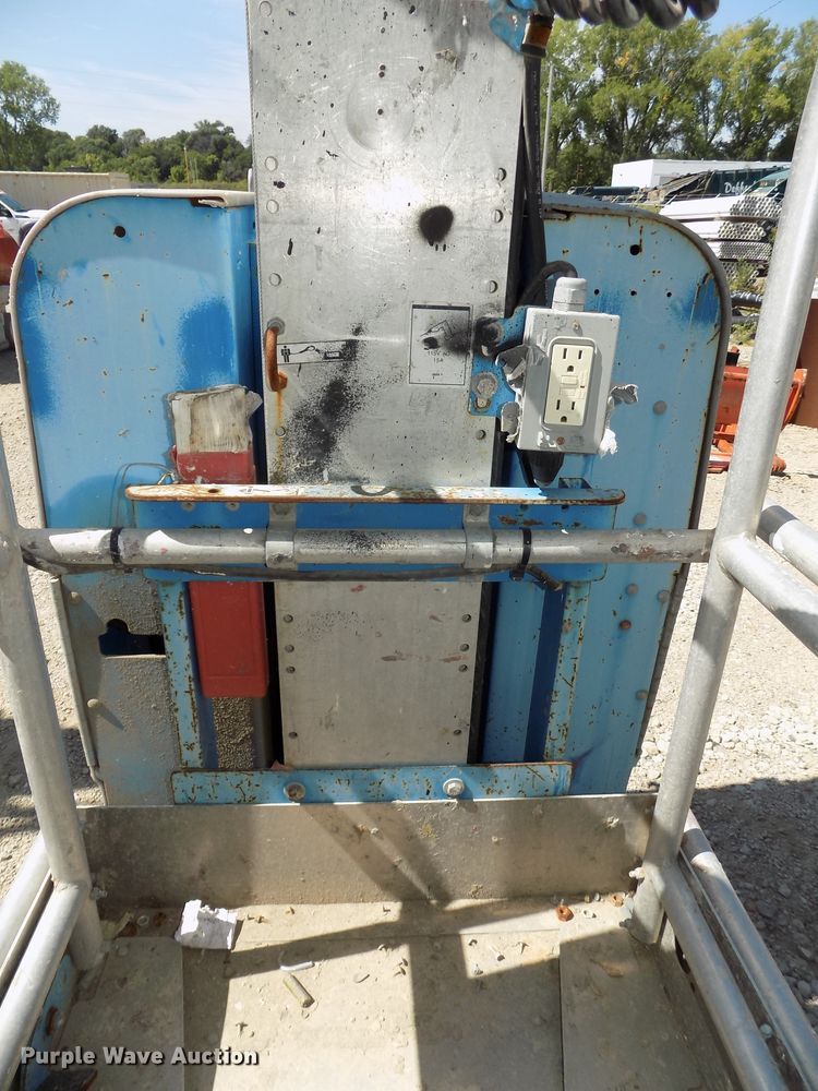 image for item DG2423 2007 Genie GR20 vertical lift