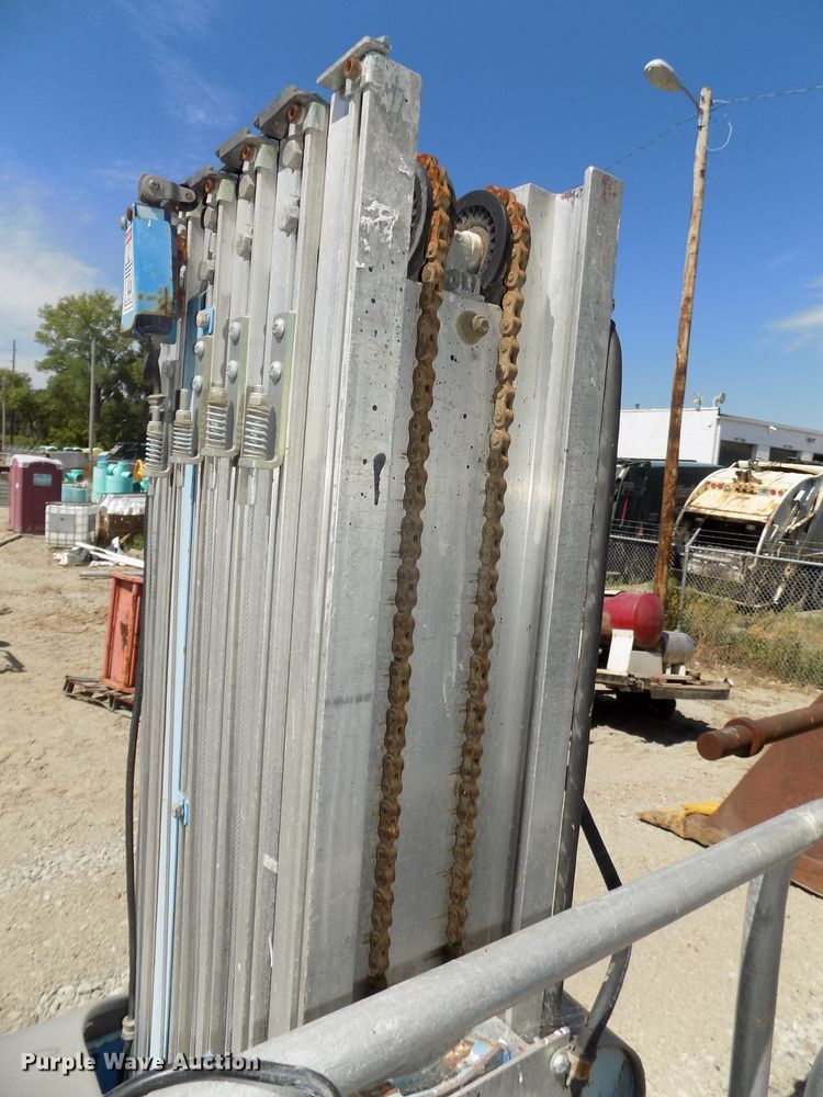 image for item DG2423 2007 Genie GR20 vertical lift