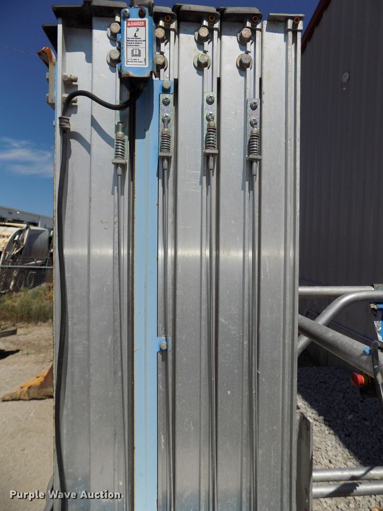 image for item DG2423 2007 Genie GR20 vertical lift