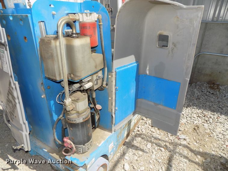 image for item DG2423 2007 Genie GR20 vertical lift