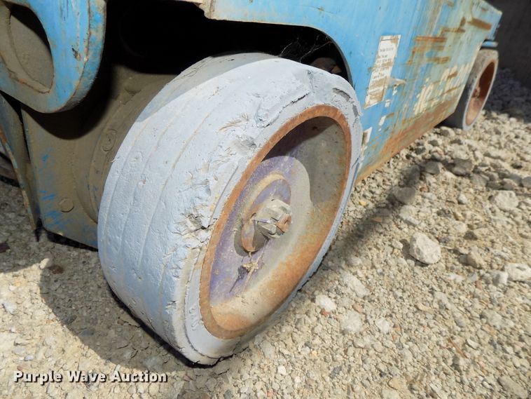 image for item DG2423 2007 Genie GR20 vertical lift