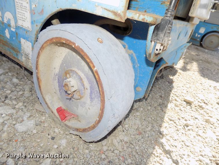 image for item DG2423 2007 Genie GR20 vertical lift