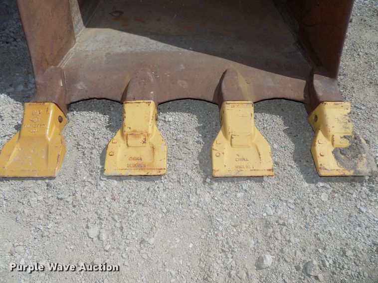 image for item DG2424 Hitachi 48"W bucket