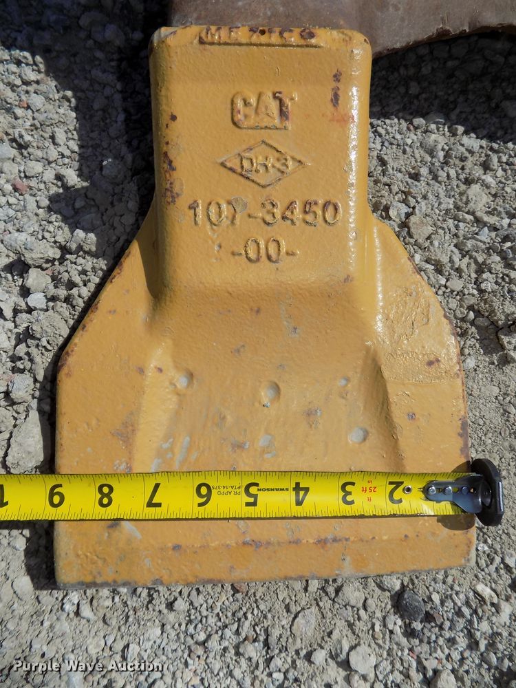 image for item DG2424 Hitachi 48"W bucket