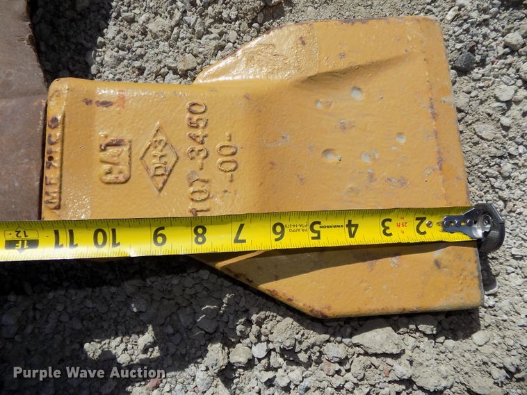 image for item DG2424 Hitachi 48"W bucket