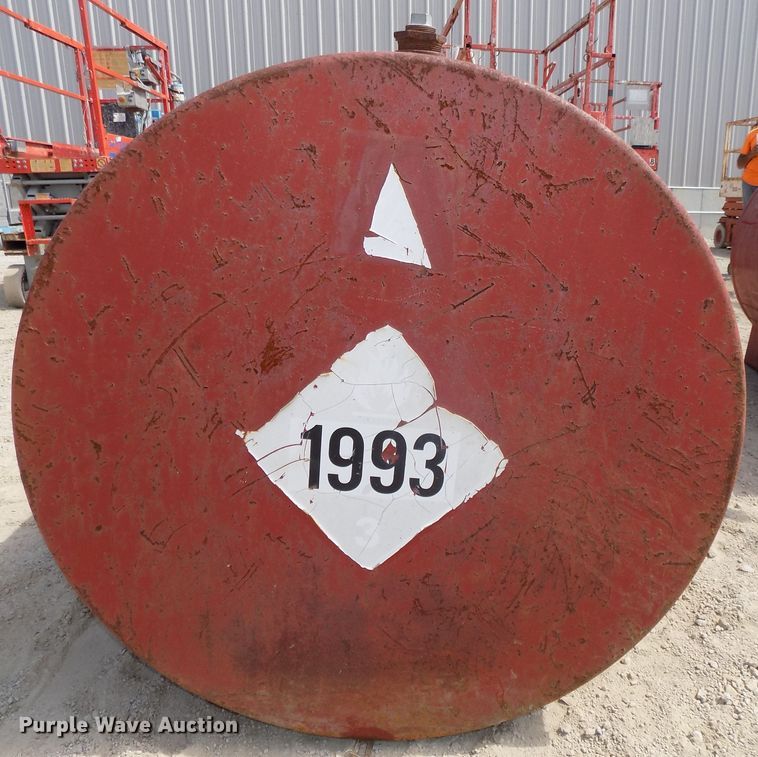 image for item DG2426 (2) fuel tanks