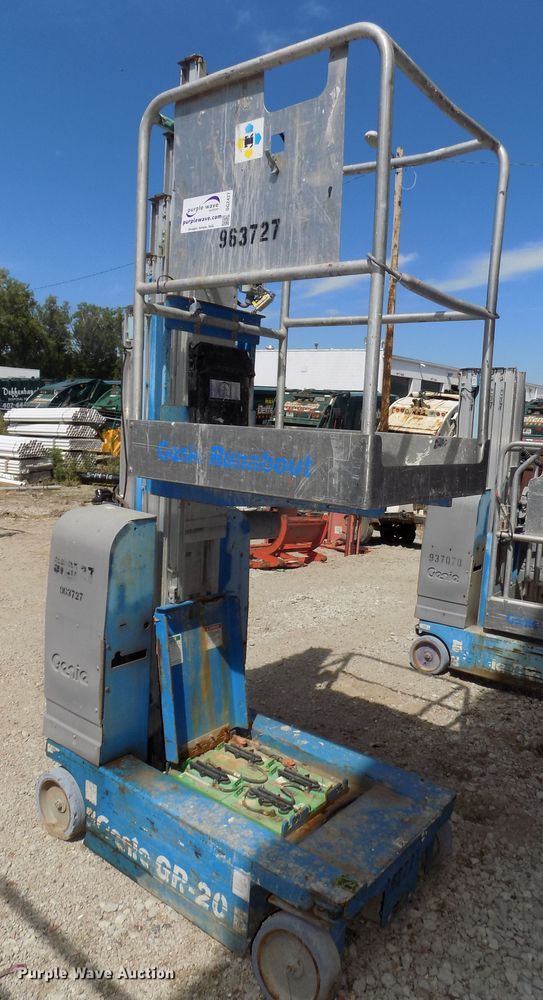 image for item DG2427 2007 Genie GR20 vertical lift