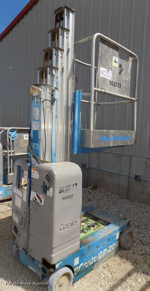 image for item DG2427 2007 Genie GR20 vertical lift