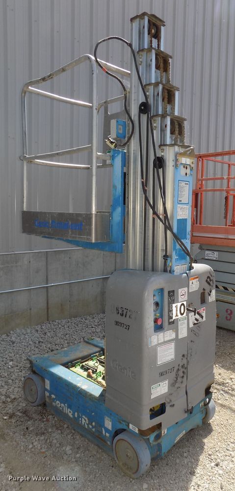 image for item DG2427 2007 Genie GR20 vertical lift