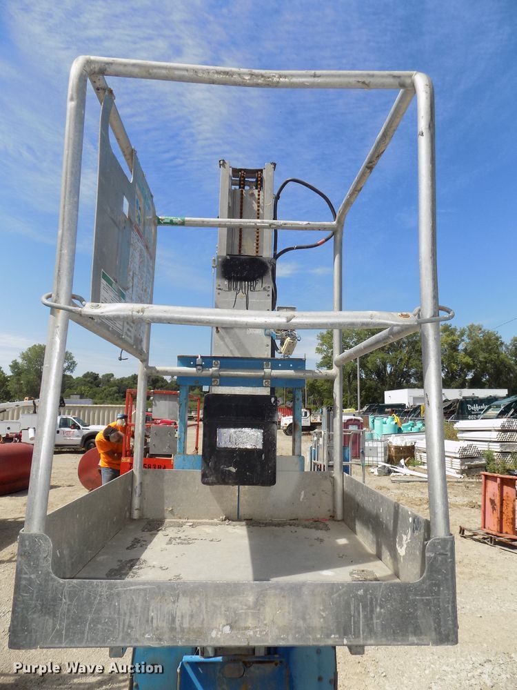 image for item DG2427 2007 Genie GR20 vertical lift