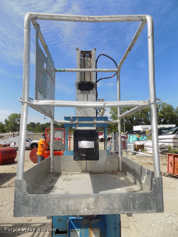 image for item DG2427 2007 Genie GR20 vertical lift