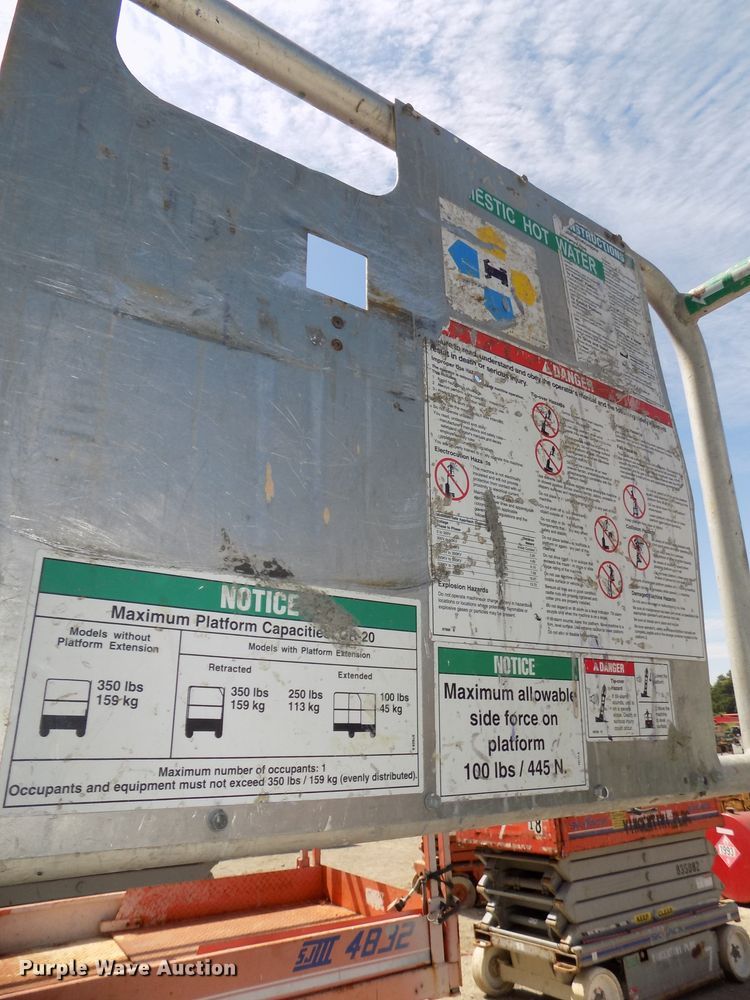 image for item DG2427 2007 Genie GR20 vertical lift